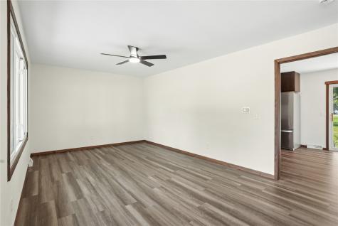 419 E 4th Street IA 50668