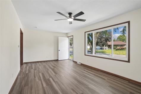 419 E 4th Street IA 50668