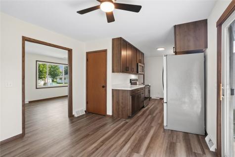 419 E 4th Street IA 50668