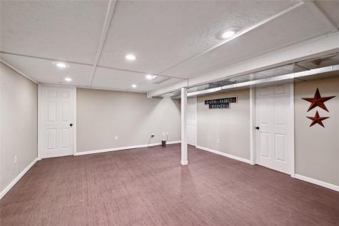 109 Elm Street Van Horne IA 52346