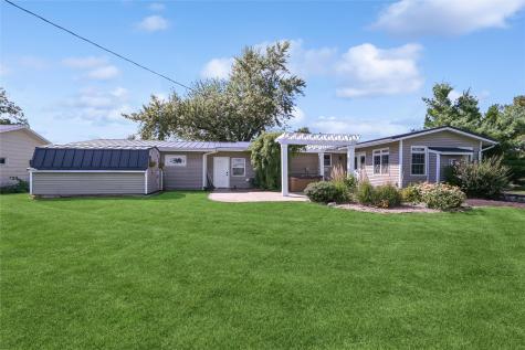 109 Elm Street Van Horne IA 52346