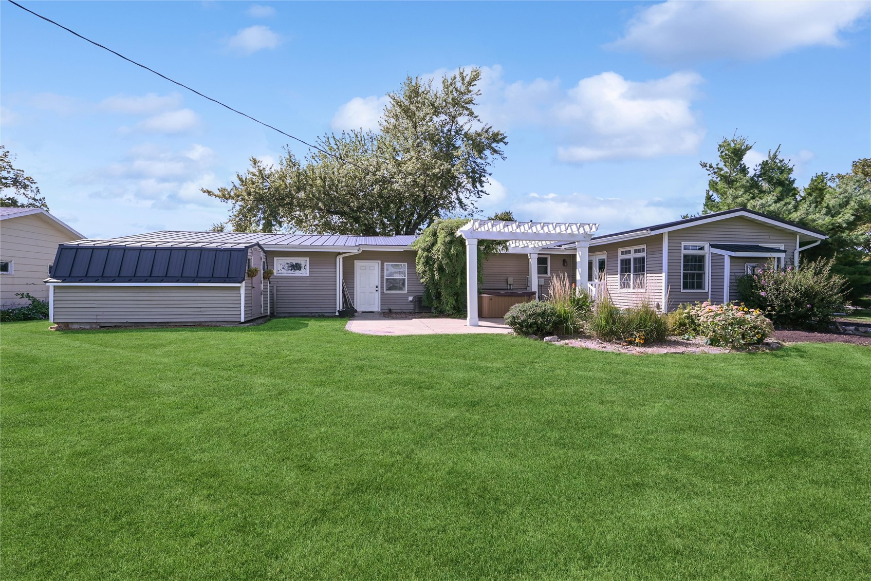 109 Elm Street Van Horne IA 52346