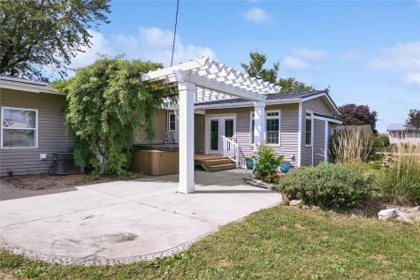 109 Elm Street Van Horne IA 52346