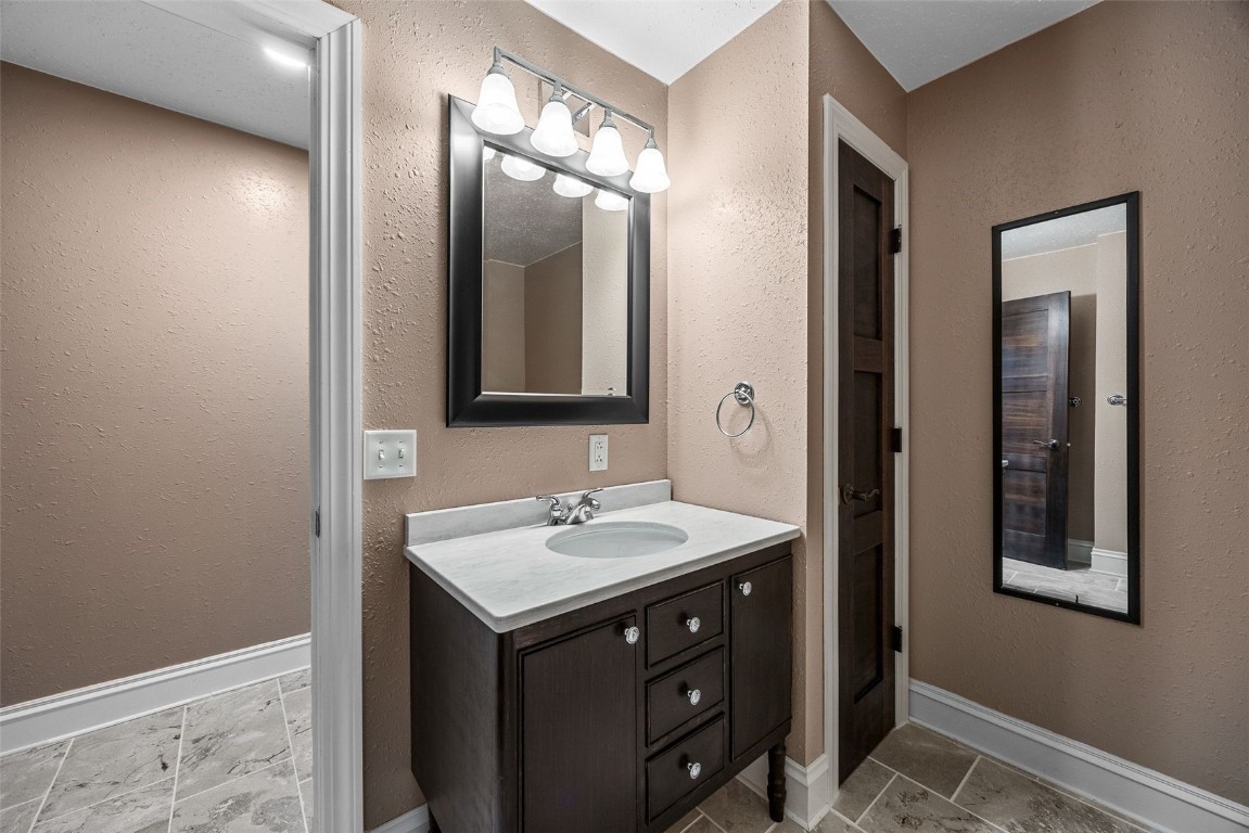 2470 Westwind Lane Cedar Rapids IA 52411