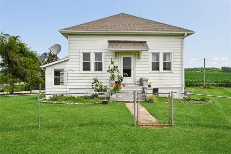 2797 Paris Road Central City IA 52214