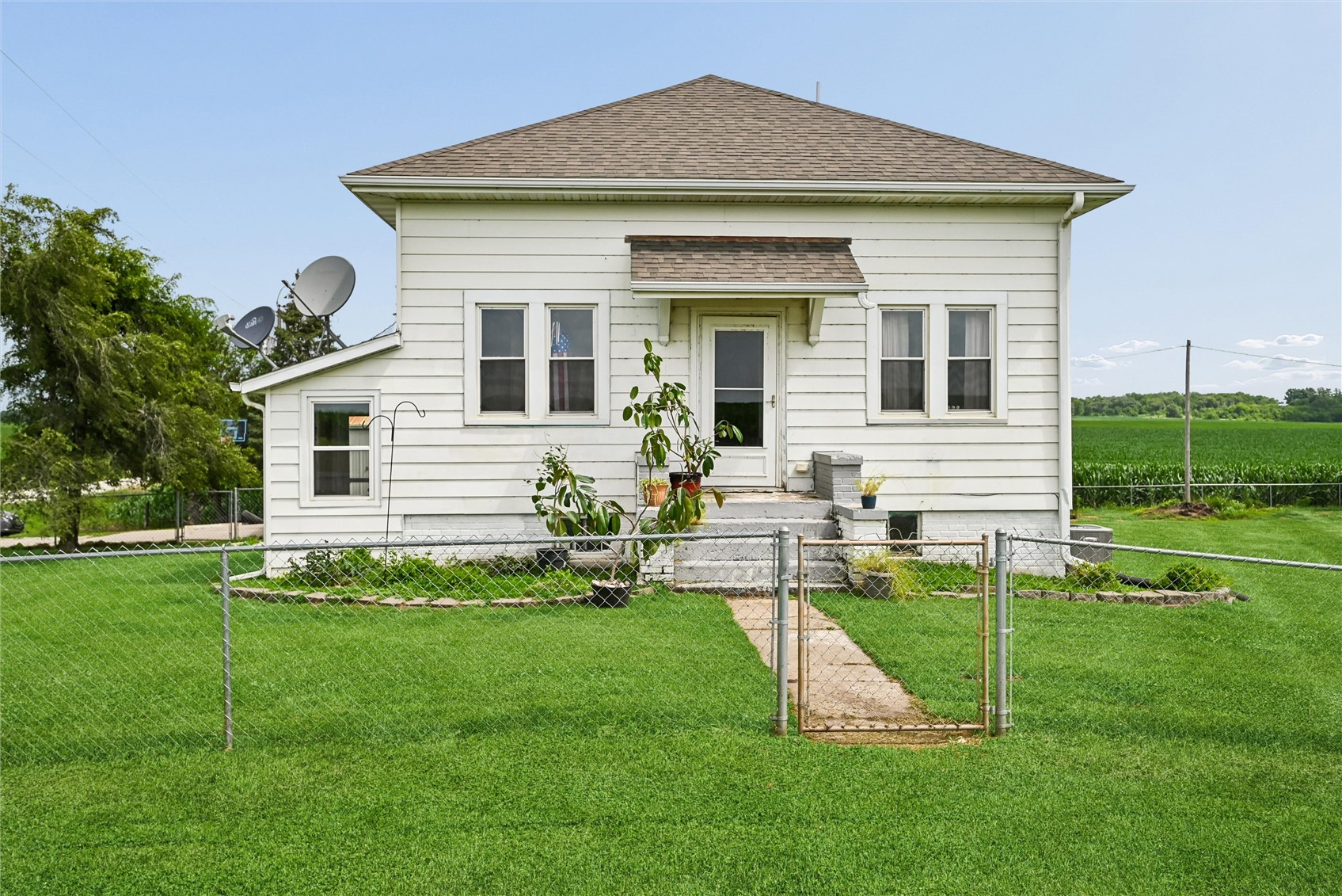 2797 Paris Road Central City IA 52214