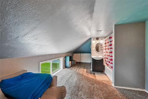 2797 Paris Road Central City IA 52214