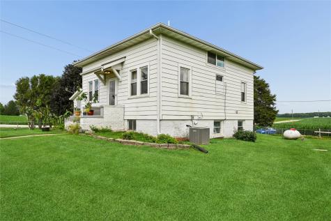 2797 Paris Road Central City IA 52214