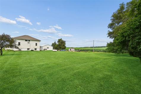 2797 Paris Road Central City IA 52214