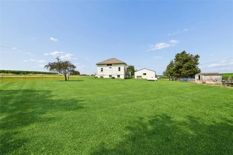 2797 Paris Road Central City IA 52214