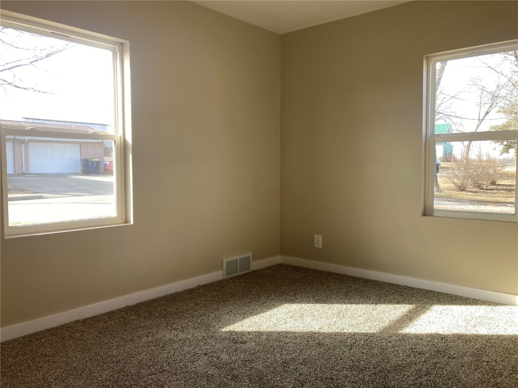 208 G Avenue Vinton IA 52349