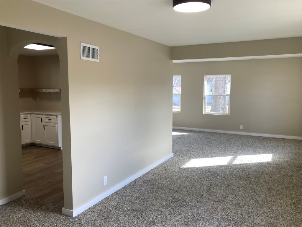 208 G Avenue Vinton IA 52349