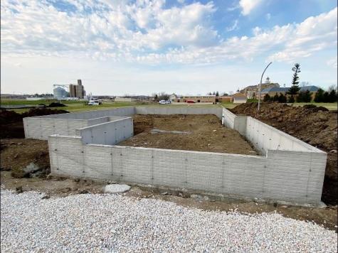 913 W 13th Vinton IA 52349