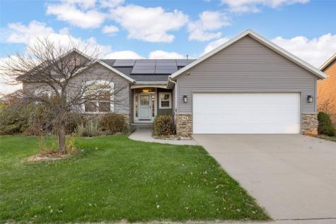 916 Blue Stone Street NW Cedar Rapids IA 52405