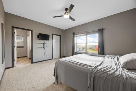 916 Blue Stone Street NW Cedar Rapids IA 52405