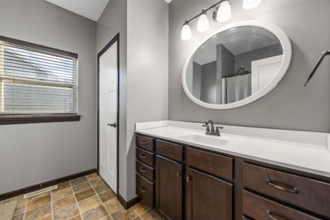 916 Blue Stone Street NW Cedar Rapids IA 52405