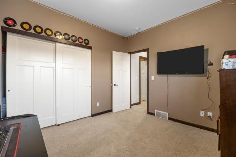 916 Blue Stone Street NW Cedar Rapids IA 52405
