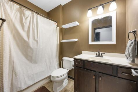 916 Blue Stone Street NW Cedar Rapids IA 52405