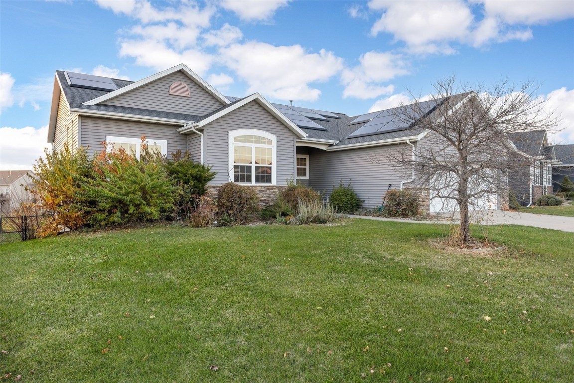 916 Blue Stone Street NW Cedar Rapids IA 52405