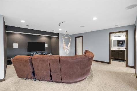 916 Blue Stone Street NW Cedar Rapids IA 52405
