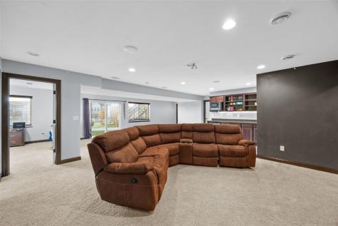 916 Blue Stone Street NW Cedar Rapids IA 52405