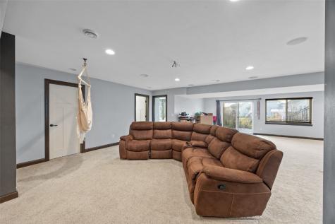 916 Blue Stone Street NW Cedar Rapids IA 52405