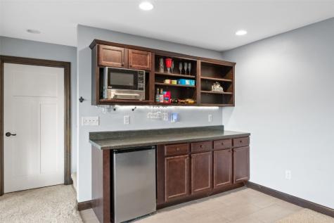 916 Blue Stone Street NW Cedar Rapids IA 52405