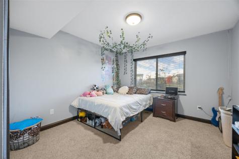 916 Blue Stone Street NW Cedar Rapids IA 52405
