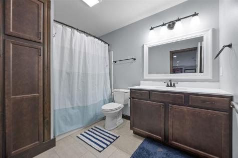 916 Blue Stone Street NW Cedar Rapids IA 52405