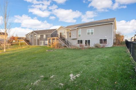 916 Blue Stone Street NW Cedar Rapids IA 52405