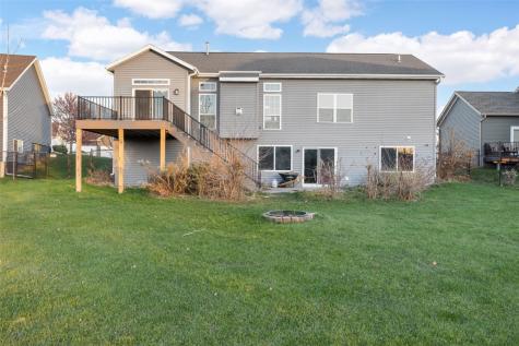 916 Blue Stone Street NW Cedar Rapids IA 52405