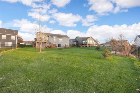 916 Blue Stone Street NW Cedar Rapids IA 52405
