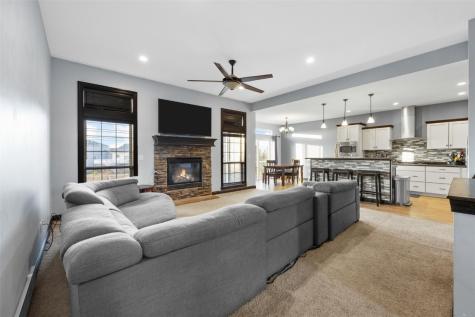 916 Blue Stone Street NW Cedar Rapids IA 52405