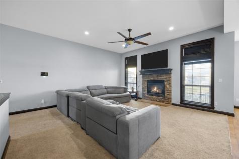 916 Blue Stone Street NW Cedar Rapids IA 52405