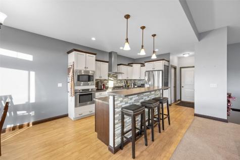 916 Blue Stone Street NW Cedar Rapids IA 52405