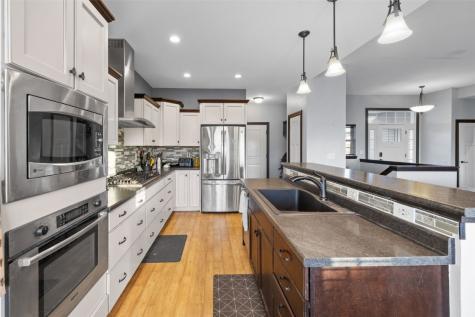 916 Blue Stone Street NW Cedar Rapids IA 52405