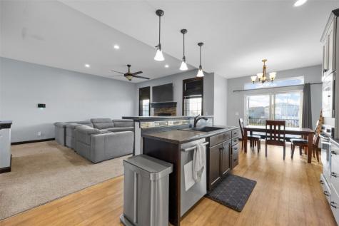 916 Blue Stone Street NW Cedar Rapids IA 52405
