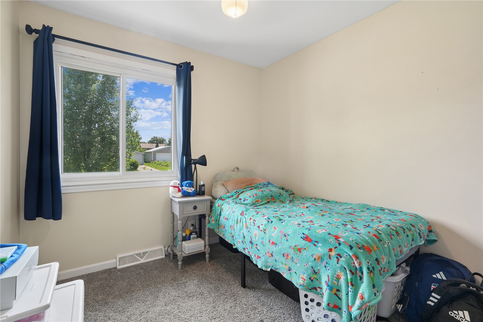 5240 Harbet Avenue NW Cedar Rapids IA 52405