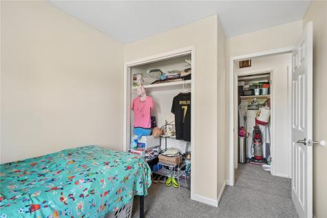 5240 Harbet Avenue NW Cedar Rapids IA 52405