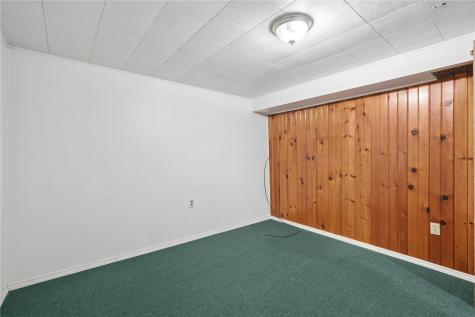 5240 Harbet Avenue NW Cedar Rapids IA 52405