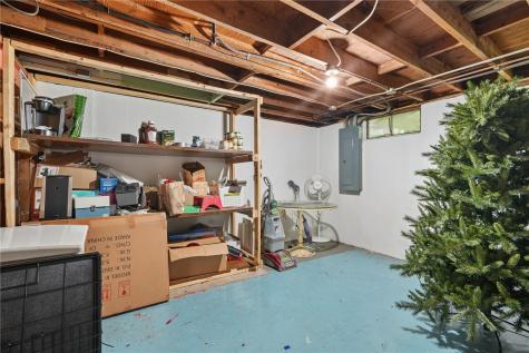 5240 Harbet Avenue NW Cedar Rapids IA 52405