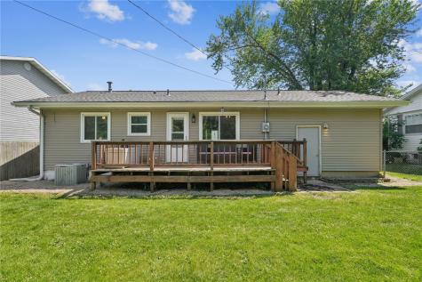 5240 Harbet Avenue NW Cedar Rapids IA 52405
