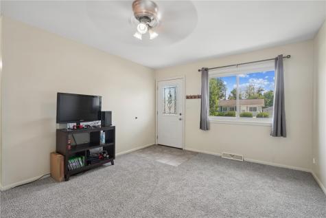 5240 Harbet Avenue NW Cedar Rapids IA 52405