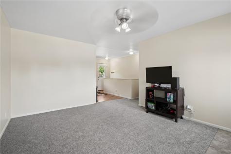 5240 Harbet Avenue NW Cedar Rapids IA 52405