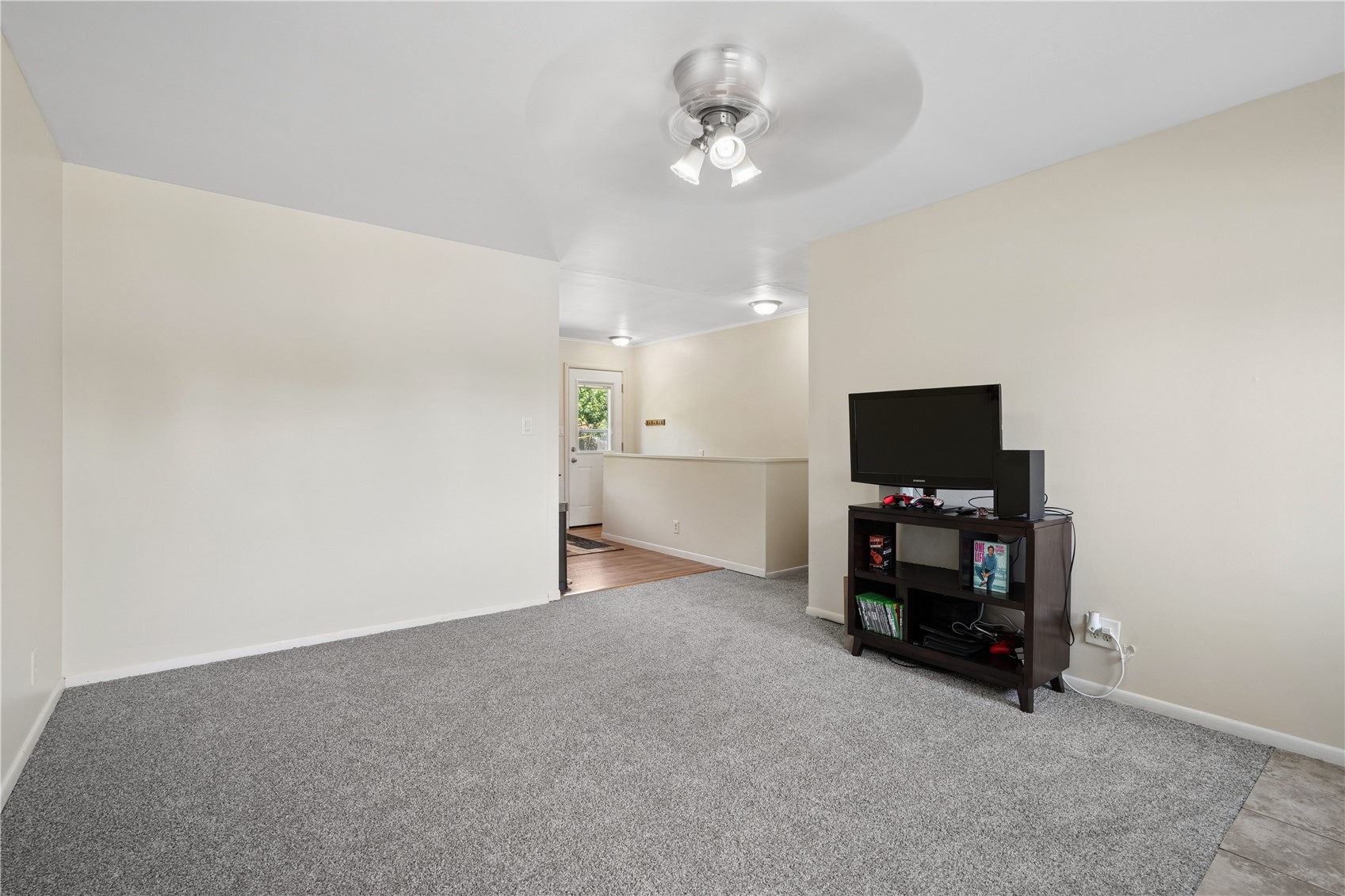 5240 Harbet Avenue NW Cedar Rapids IA 52405