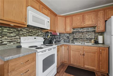 5240 Harbet Avenue NW Cedar Rapids IA 52405