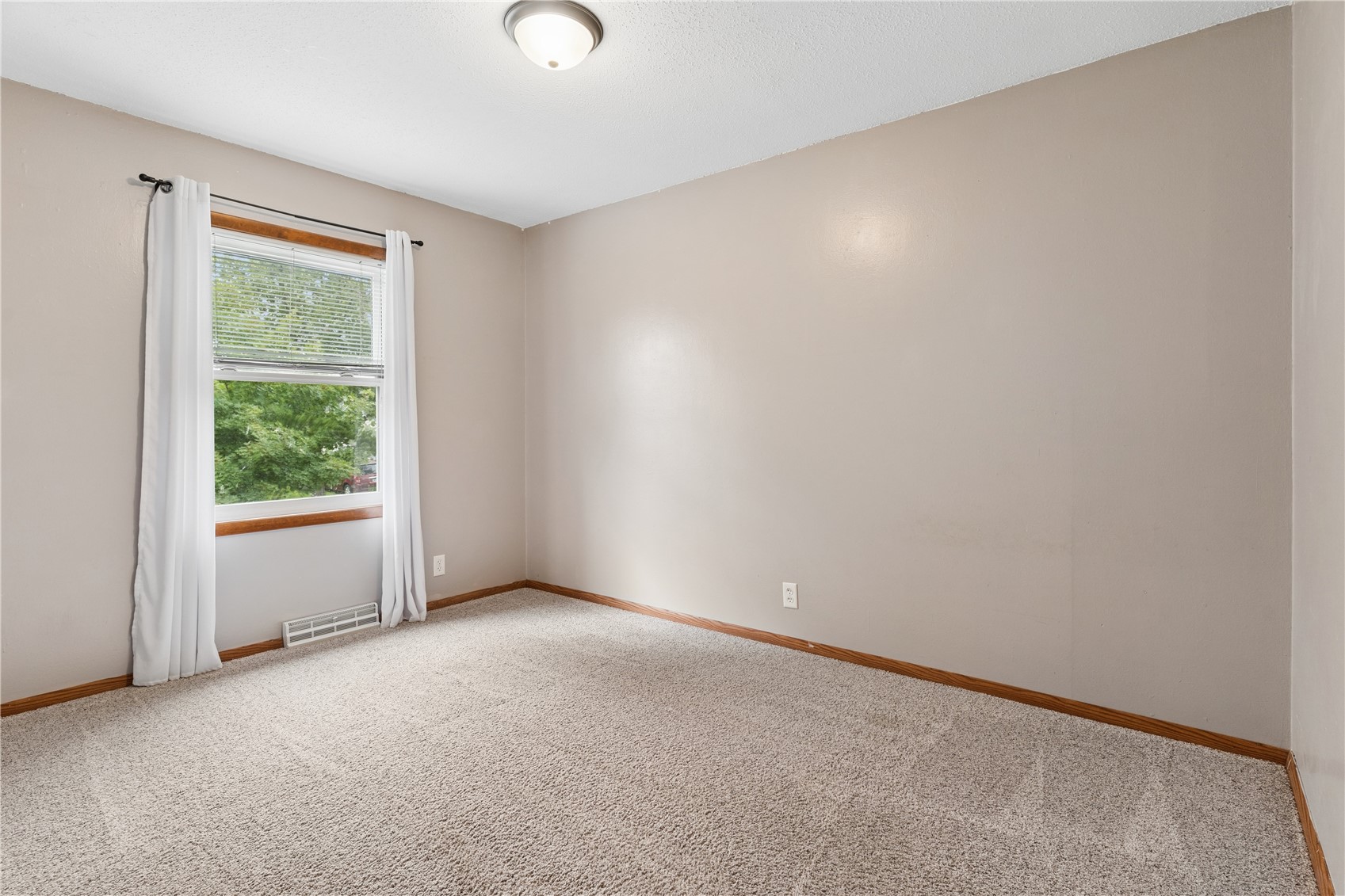 709 Jacolyn Drive NW Cedar Rapids IA 52405