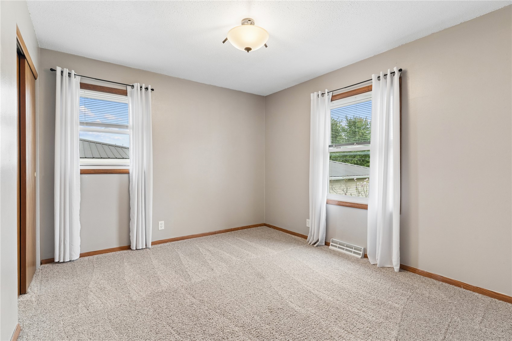 709 Jacolyn Drive NW Cedar Rapids IA 52405