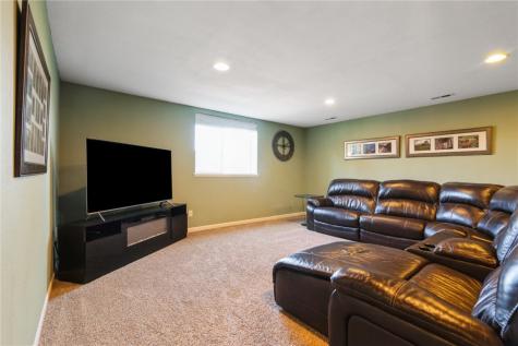 6109 Ridgewood Meadows Lane NE Cedar Rapids IA 52411