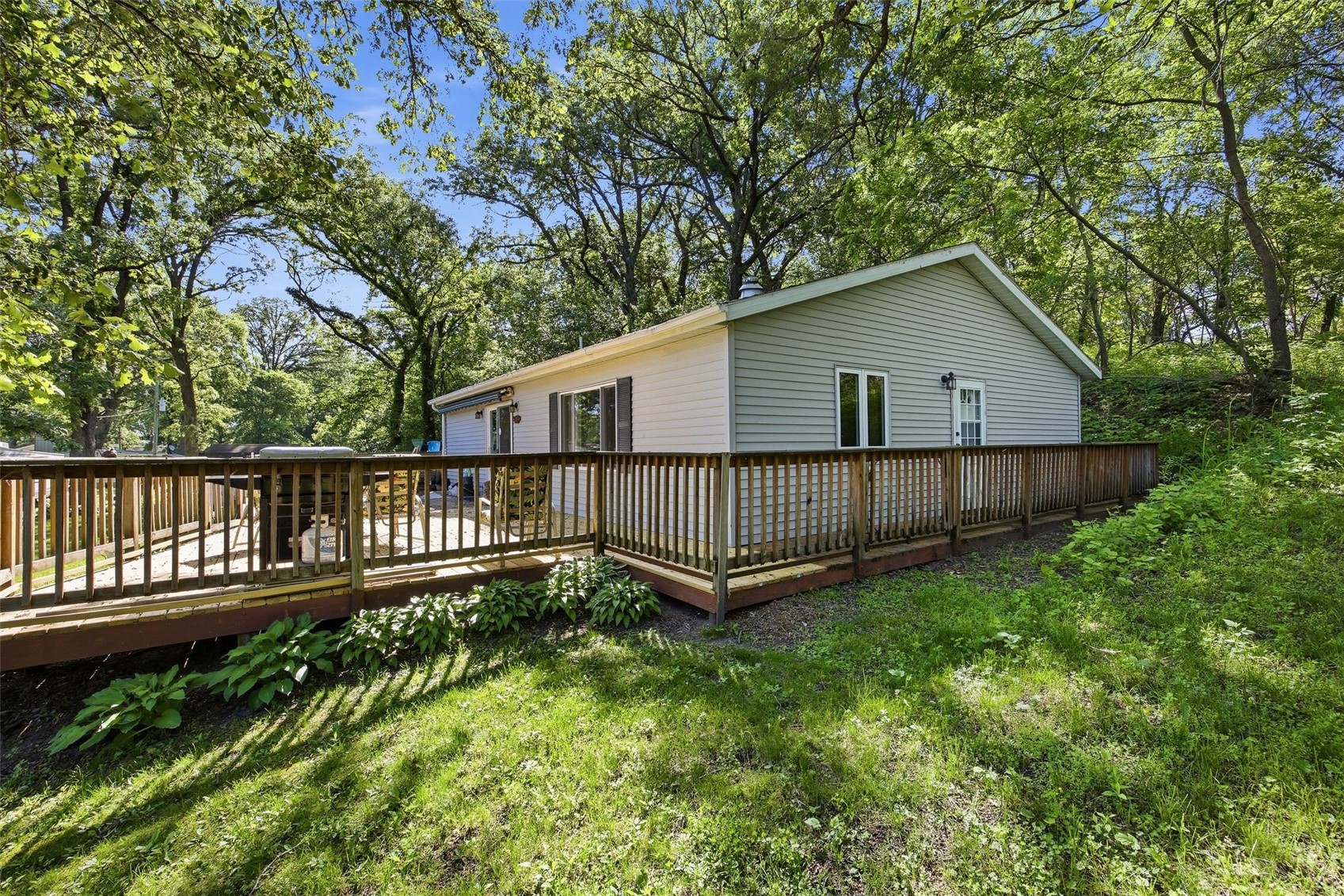 5051 22nd Avenue Lane Mt Auburn IA 52313